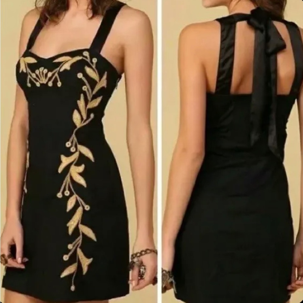 Free People NWT Women’s Floral
Embroidered Sleeveless Mini Dress size10 zip-back